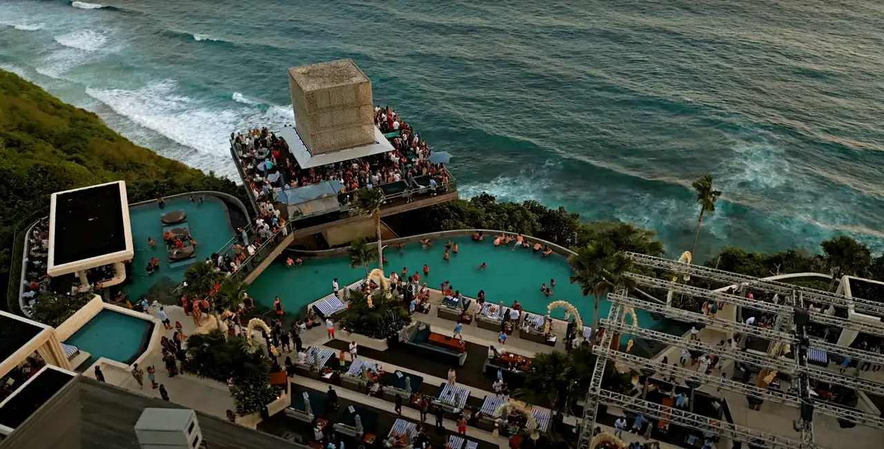 📍Uluwatu - Savaya Beachclub (formerly Omnia) - Number one club in Asia in 2024