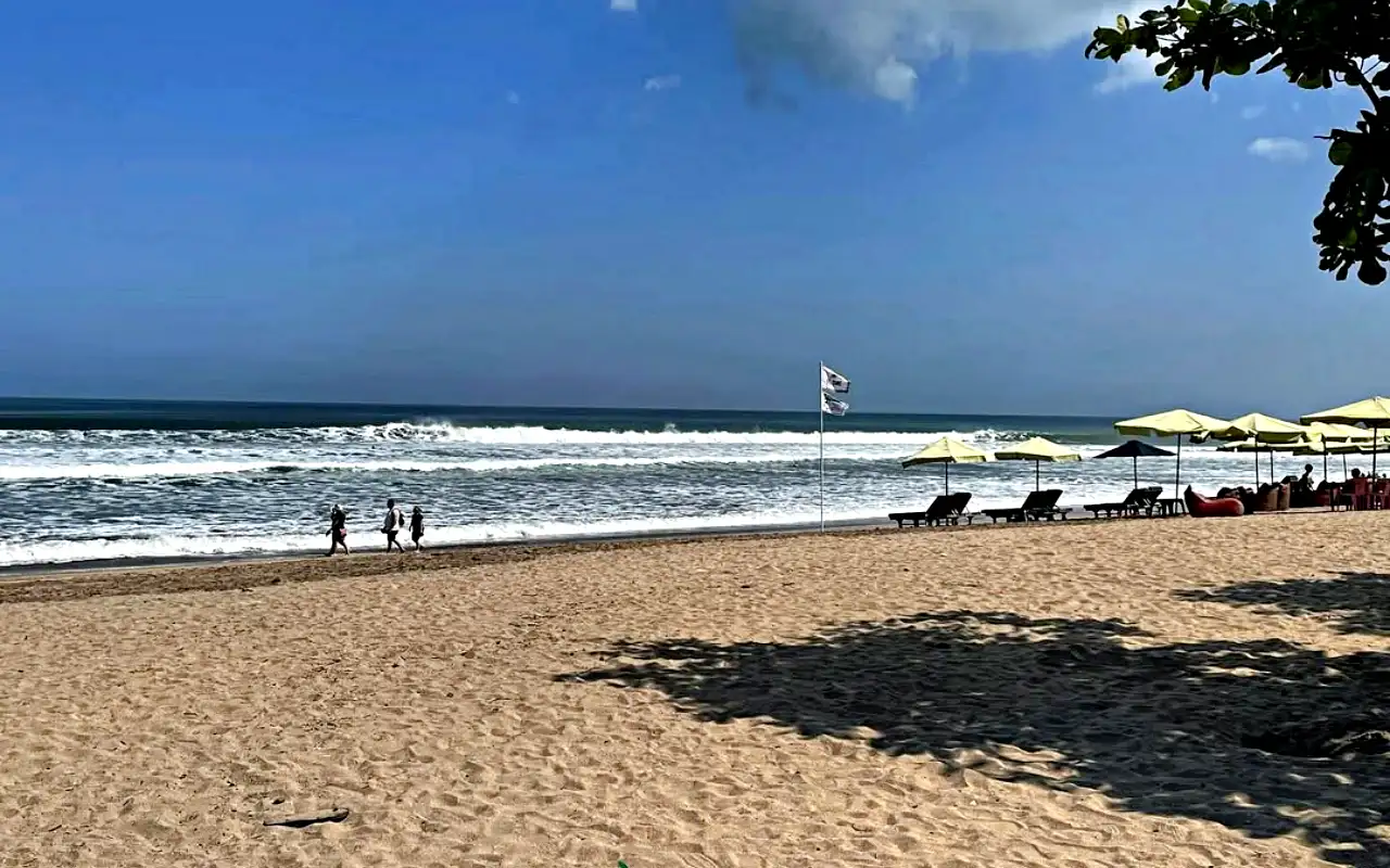 📍 Seminyak Beachfront - Best for: Families and relaxation seekers